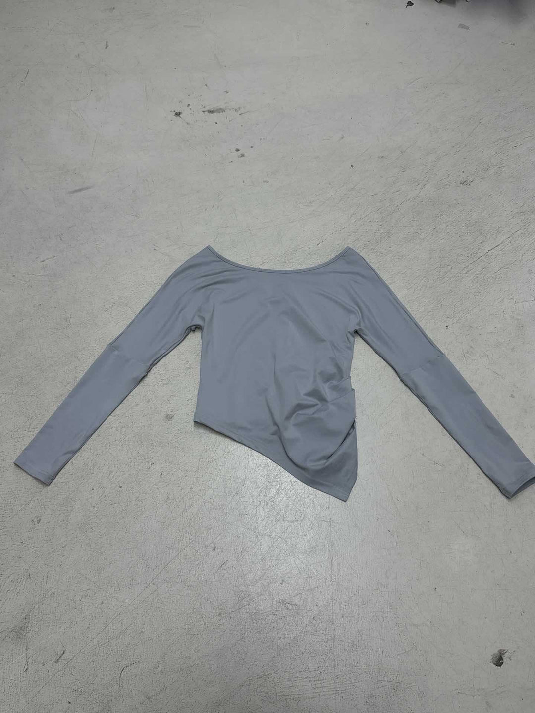 Damen nan asymmetrisches Off-Shoulder Langarmshirt mit seitlicher Raffung und schräger Saumlinie Drune