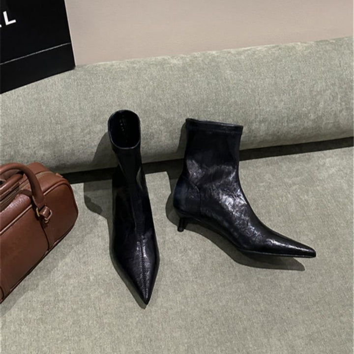 Damen spitz zulaufende Stiefeletten mit sculpted Kitten‑Heel und sockenhaftem Schaft Drune
