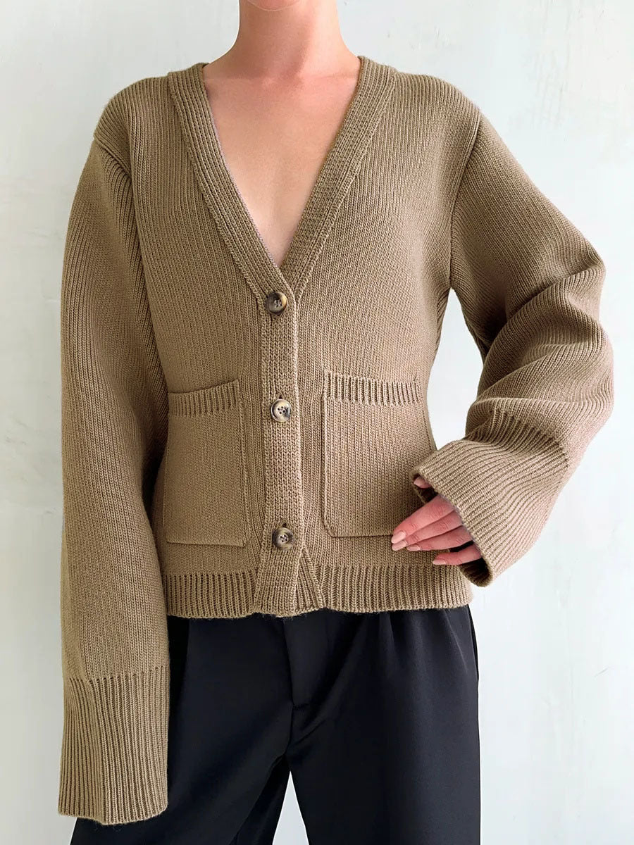 Damen Strickjacke mit tiefem V-Ausschnitt und Taschen Drune