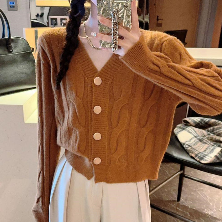 Damen Strickjacke mit Kabelmuster und Knopfverschluss Drune