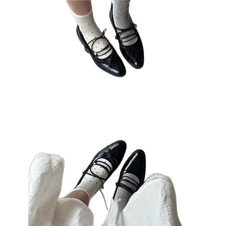Damen Gepolsterte Mary-Jane Ballerina in Steppoptik mit Lackfinish und zarten Schnürriemen Drune