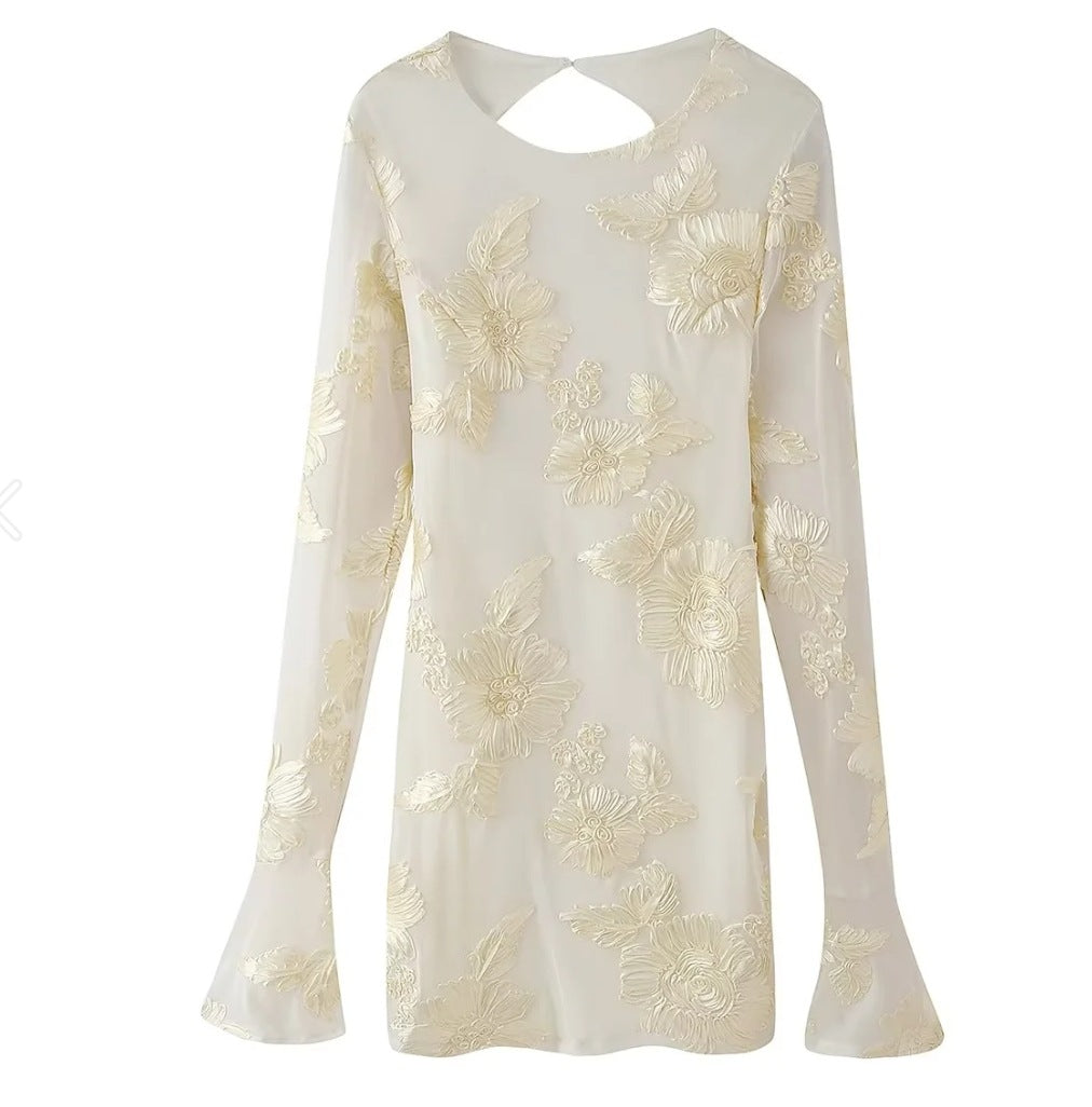 Damen 300+ Chiffonbluse mit floraler 3D Stickerei, Keyhole Rücken und ausgestellten Manschetten Drune