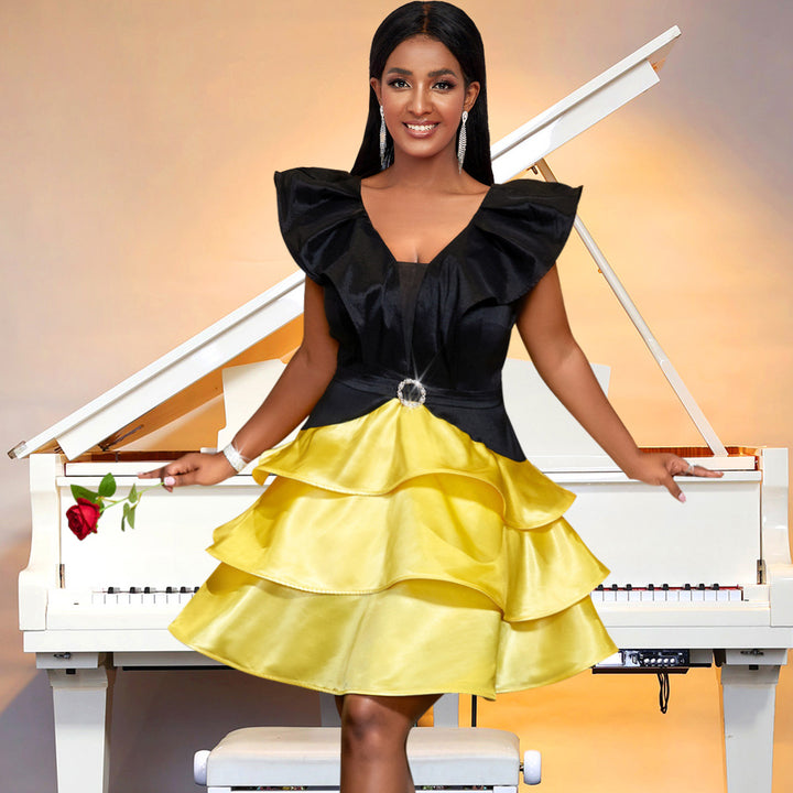 Damen Verspieltes Kleid mit voluminösen Rüschen und tiefem V-Ausschnitt Drune
