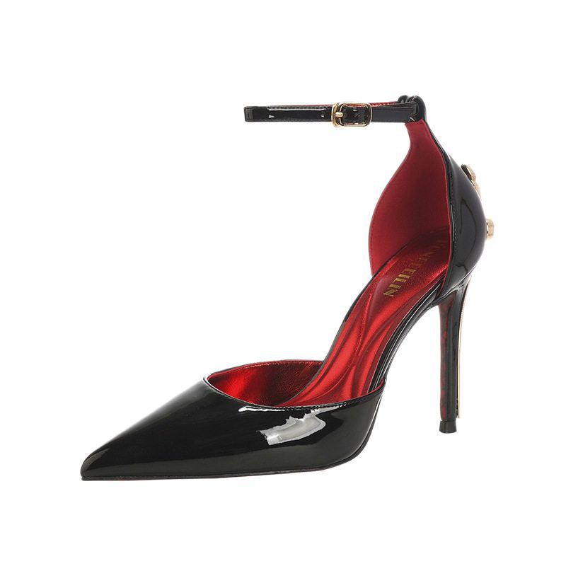Damen Spitz zulaufende Lackpumps mit sculpted Stiletto-Absatz und Metall-Fersenornament Drune
