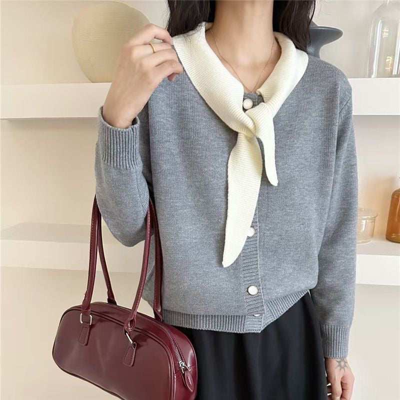 Damen modische Strickjacke mit dekorativem Schal und Knopfdetails Drune