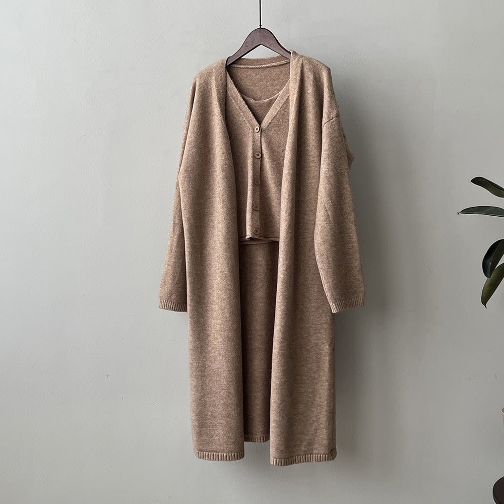 Damen Strickensemble mit V-Ausschnitt und Knopfdetail Drune