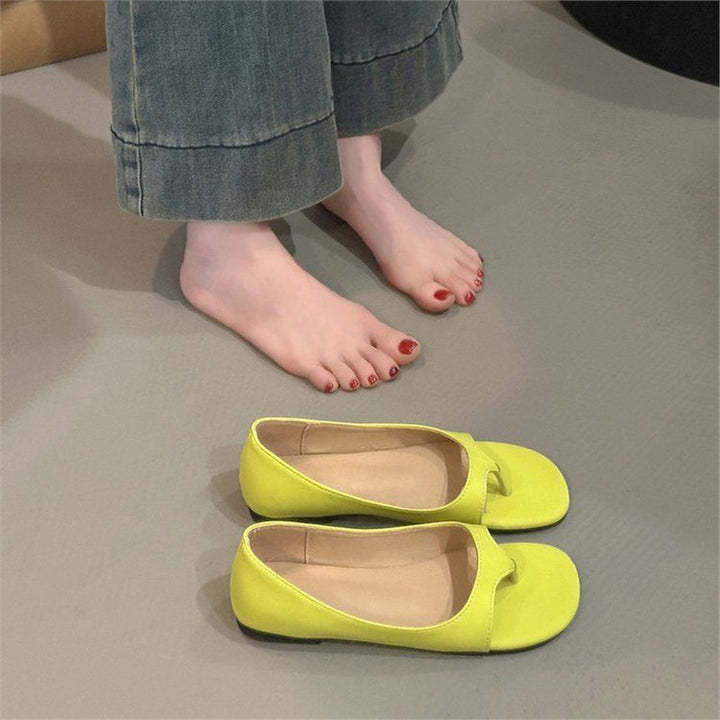 Damen Flache Slip-On-Pantoletten mit Zehenring und weichem Komfortfußbett Drune