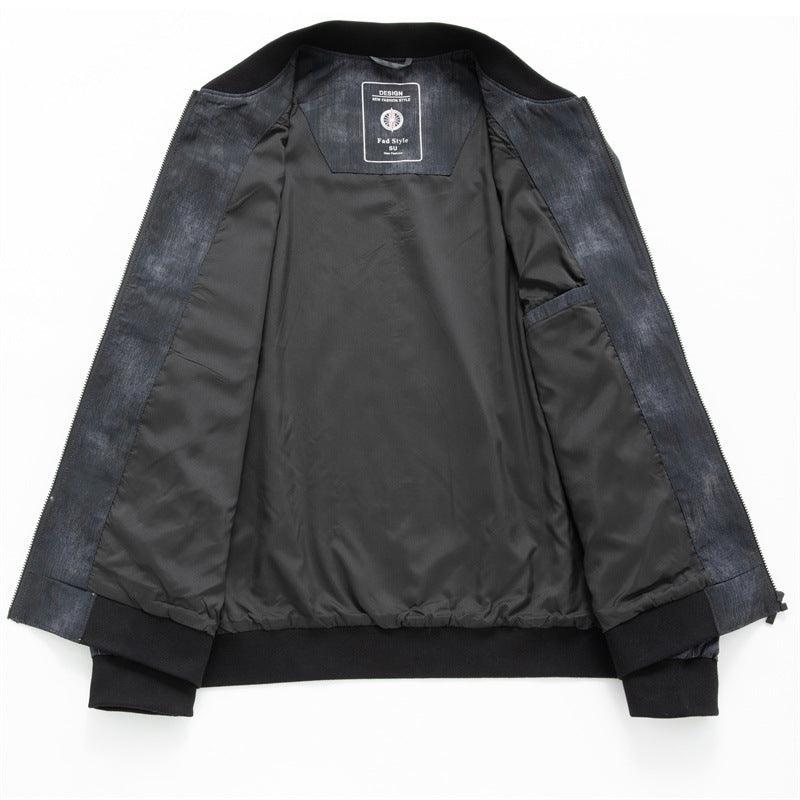 Herren Urbaner Lederlook-Bomber mit tonalem Typo-Print, Rippbündchen und Pattentaschen Drune