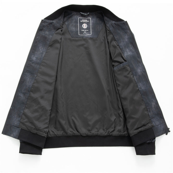 Herren Urbaner Lederlook-Bomber mit tonalem Typo-Print, Rippbündchen und Pattentaschen Drune