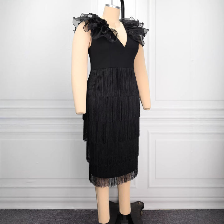 Damen Abendkleid mit voluminösen Rüschendetails und schickem Fransen Drune