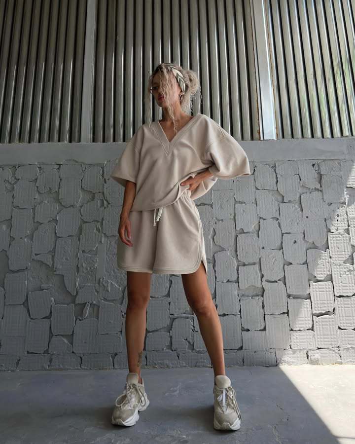 Damen lässiges Sport-Set mit oversized Oberteil und bequemen Shorts
