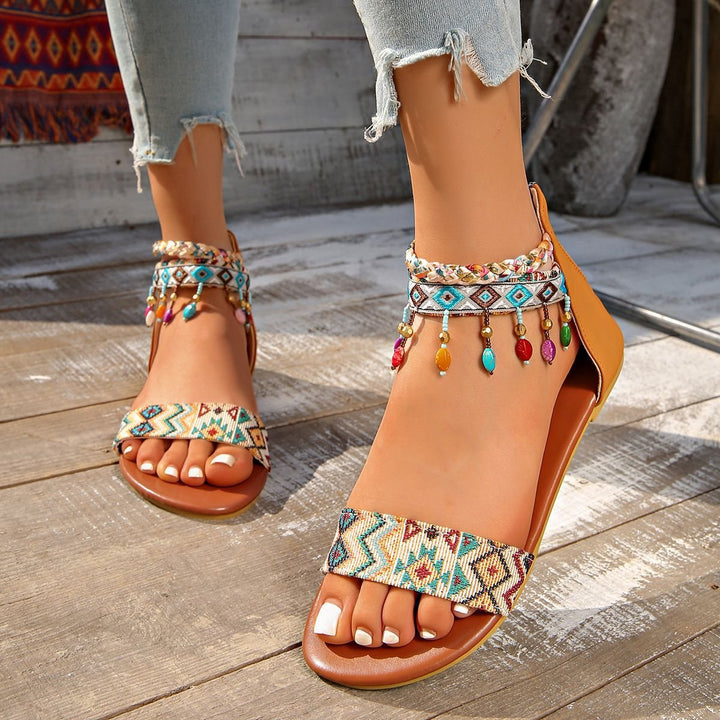 Damen Boho-Sandalen mit bestickten Riemen, geflochtenen Knöchelriemen und Zierperlen Drune