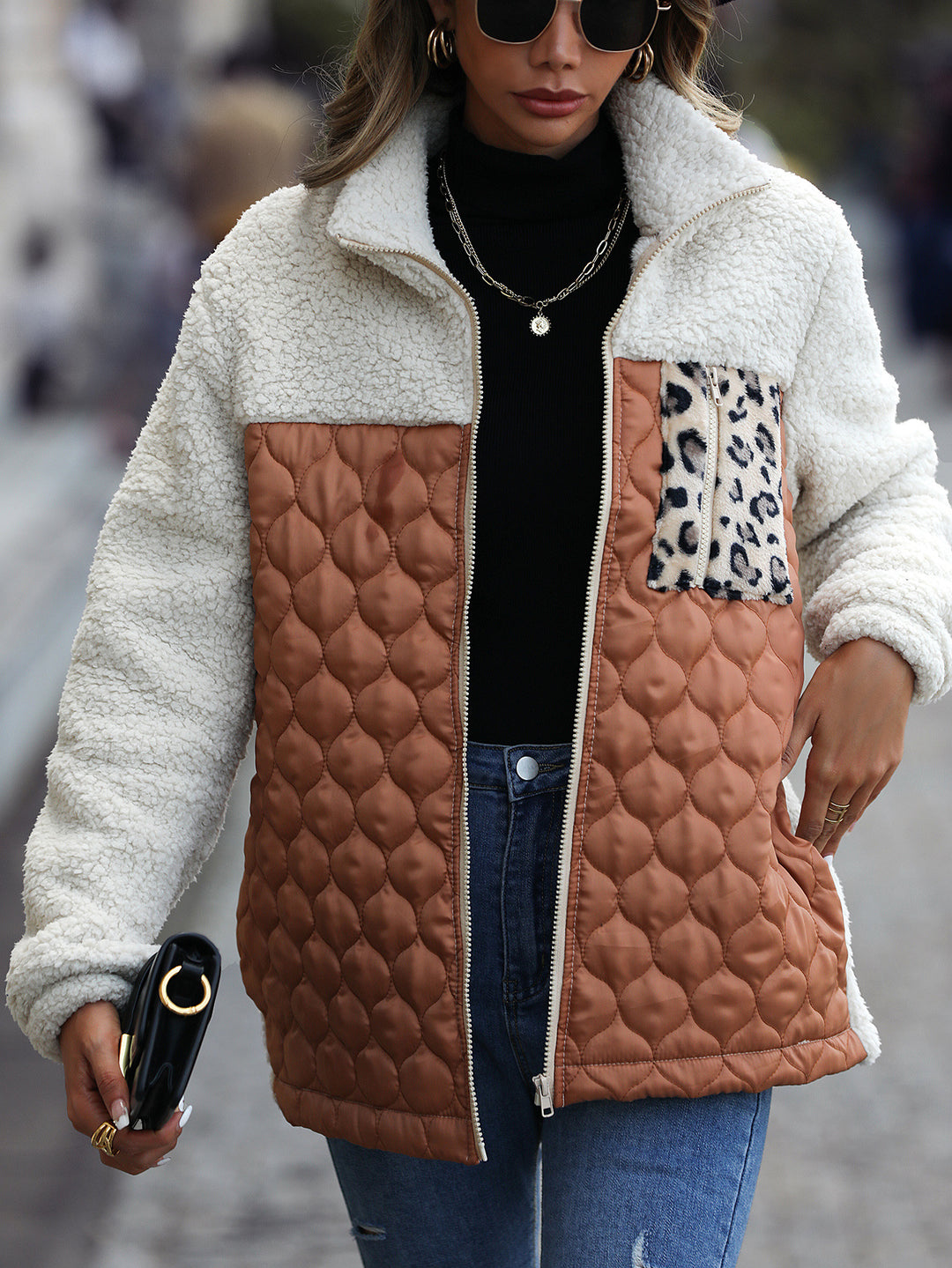 Damen Fleecejacke mit modernen Patchwork-Details und tierischem Muster Drune