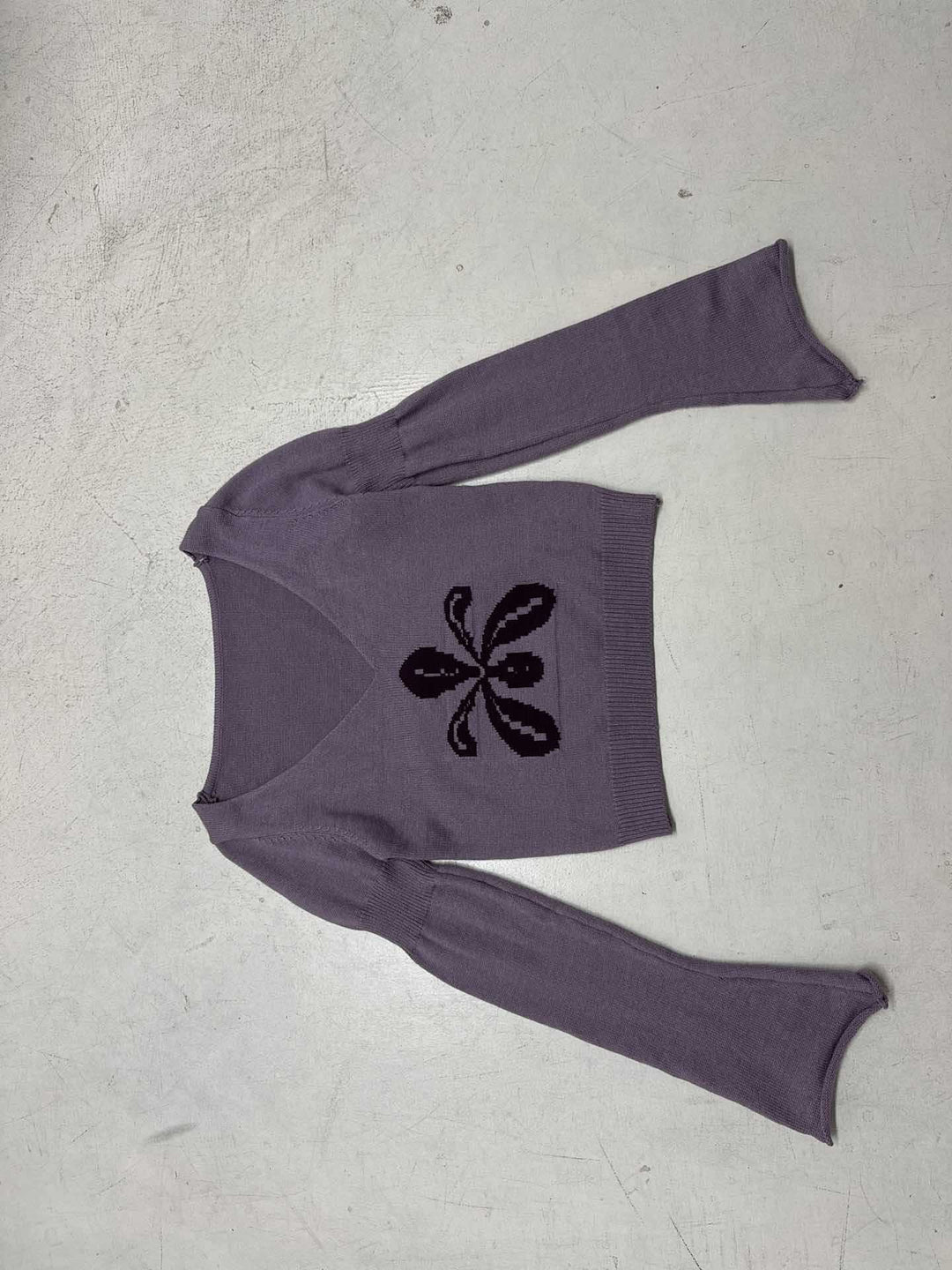 Damen nan kurzes Feinstrick V‑Pullover mit floralem Intarsienmotiv und ausgestellten Trompetenärmeln Drune