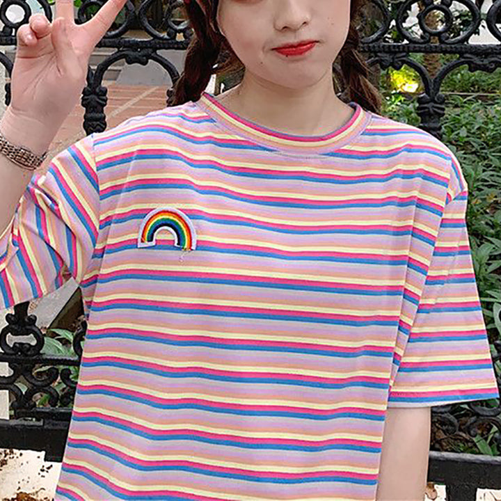 Damen gestreiftes T-Shirt mit buntem Regenbogen-Patch Drune