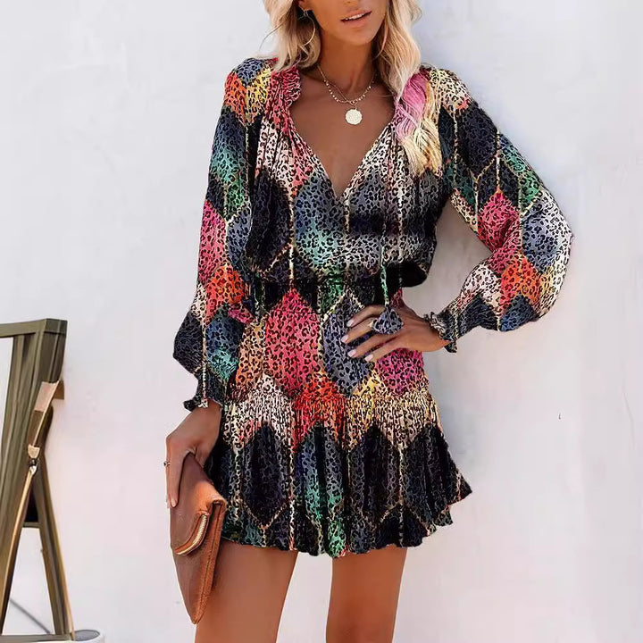 Damen verspieltes Mini-Kleid mit buntem Mustermix und Volantdetails Drune