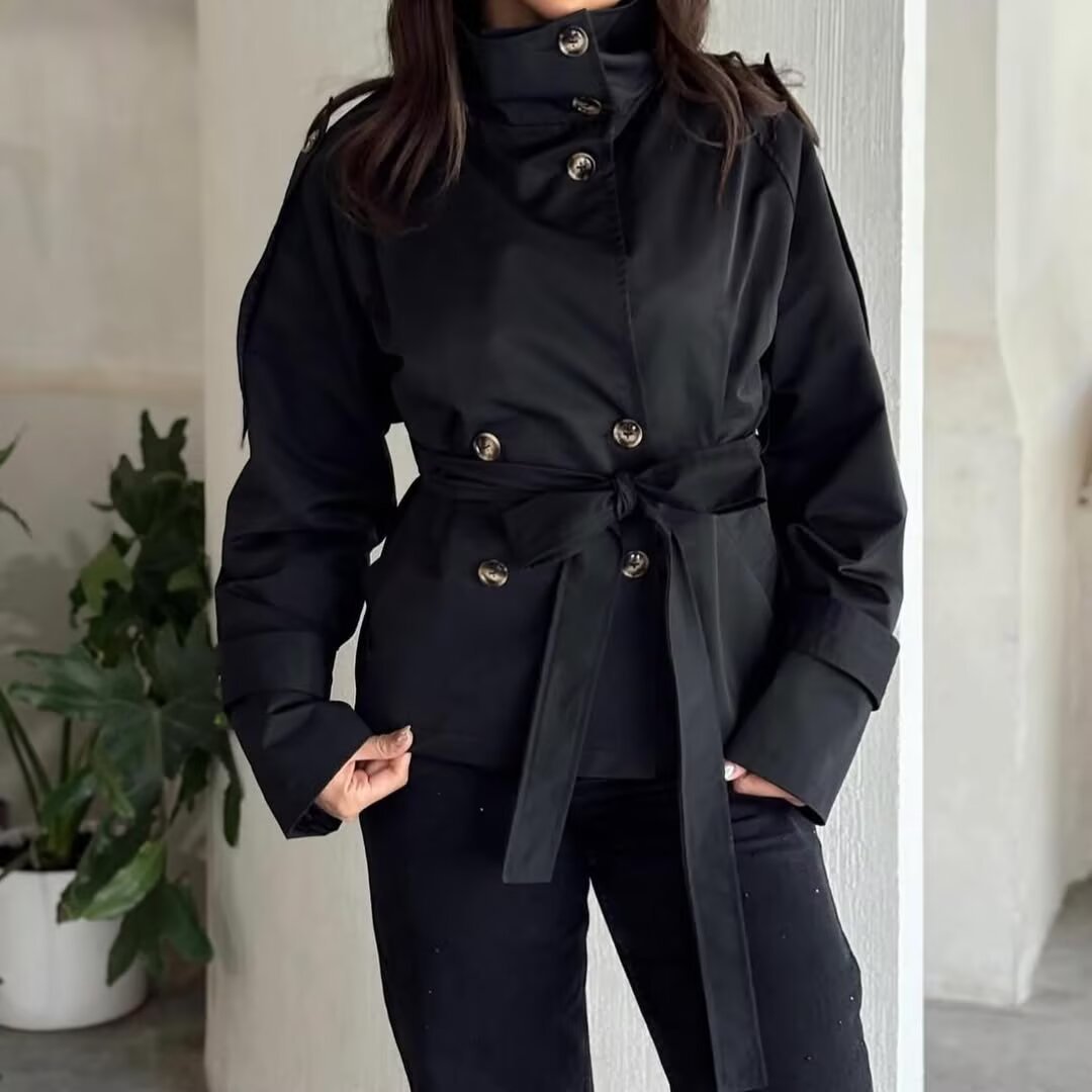 Damen Kurzjacke im Marineinspirierten Doppelreiher mit Stehkragen, Zierknöpfen und Bindegürtel Drune