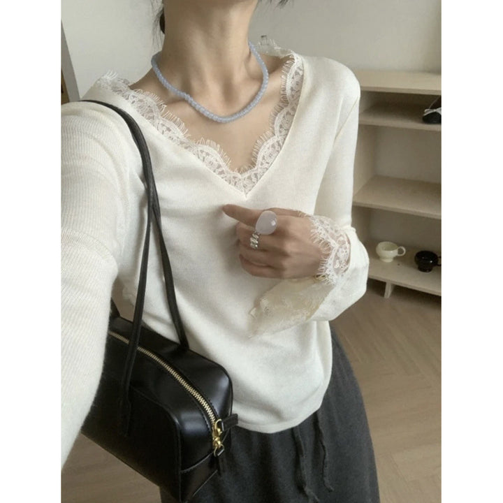 Damen Strickpullover mit feinem Spitzenbesatz und V-Ausschnitt Drune