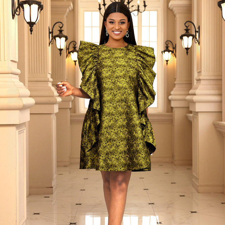 Damen glamouröses Kleid mit voluminösen Rüschen Drune