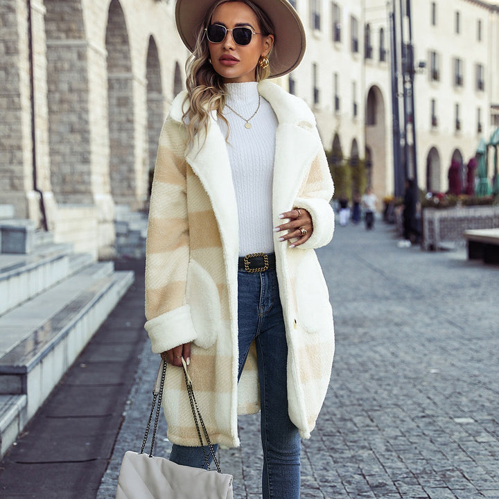 Damen Kuschelige Plüschjacke mit großen Taschen und modernen Details Drune