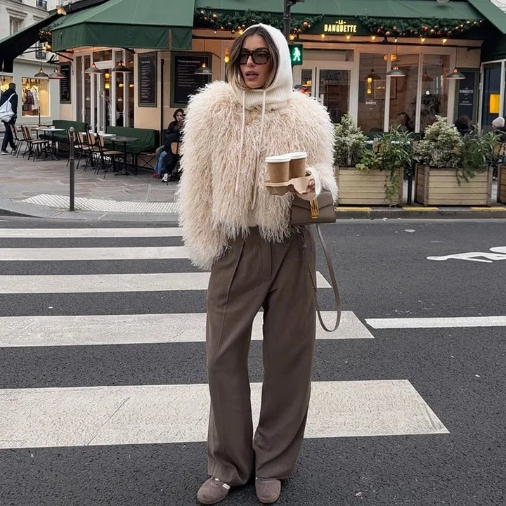 Damen kurze Bouclé‑Faux‑Fur‑Jacke mit voluminösem Langflor und kastiger Silhouette Drune