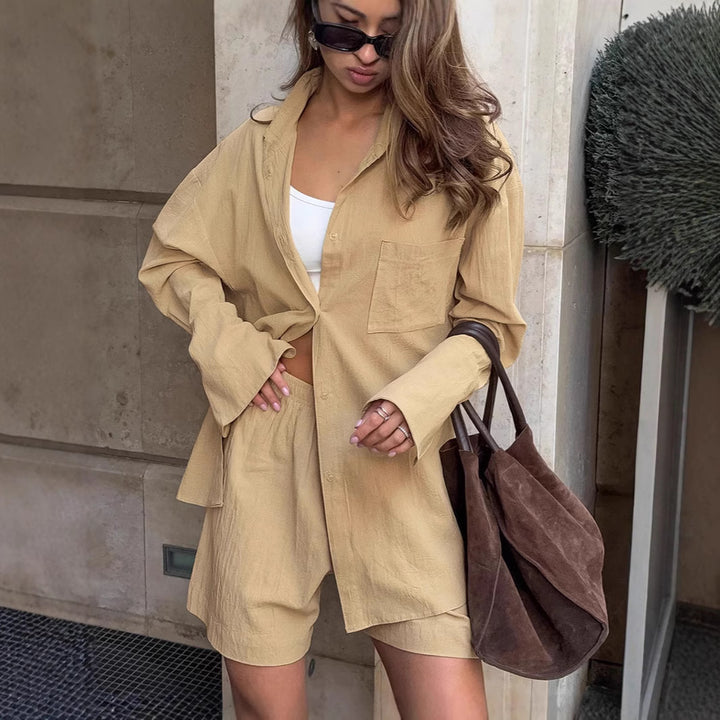 Damen lässiges Ensemble aus oversized Hemdbluse und Shorts im modernen Schnitt Drune