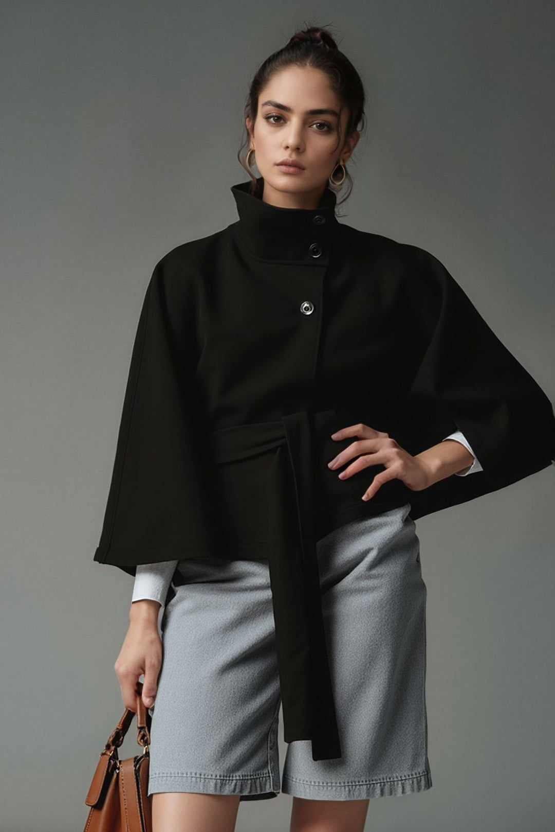 Damen Kurzcape-Jacke mit hohem Stehkragen, Bindegürtel und kastiger Silhouette Drune