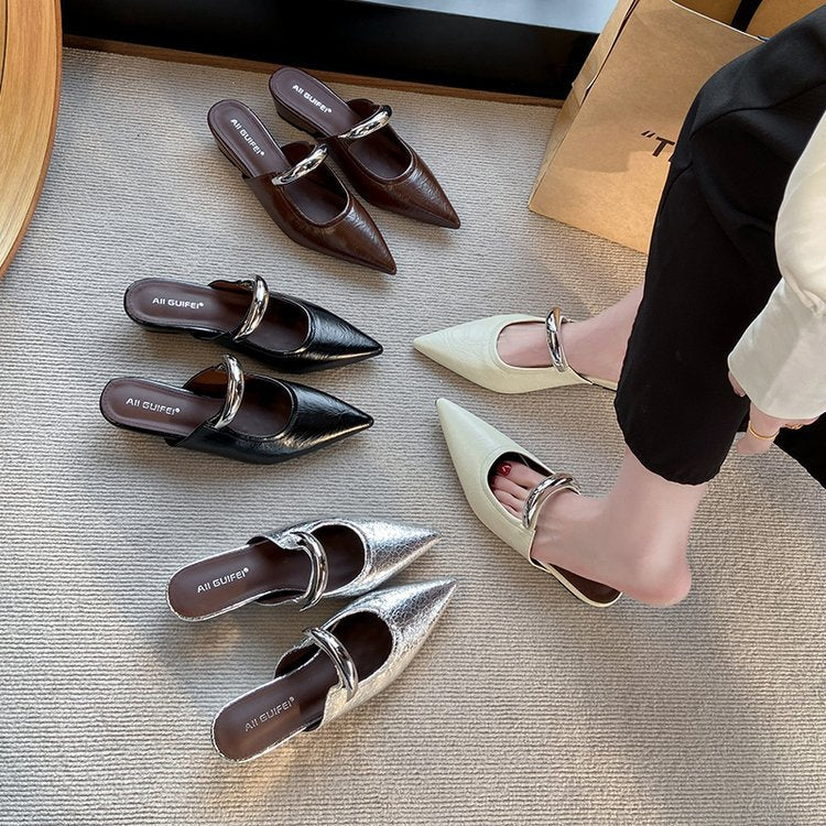 Damen elegante Slingback Mules mit spitzem Zehenbereich und dekorativem Ketten-Detail Drune