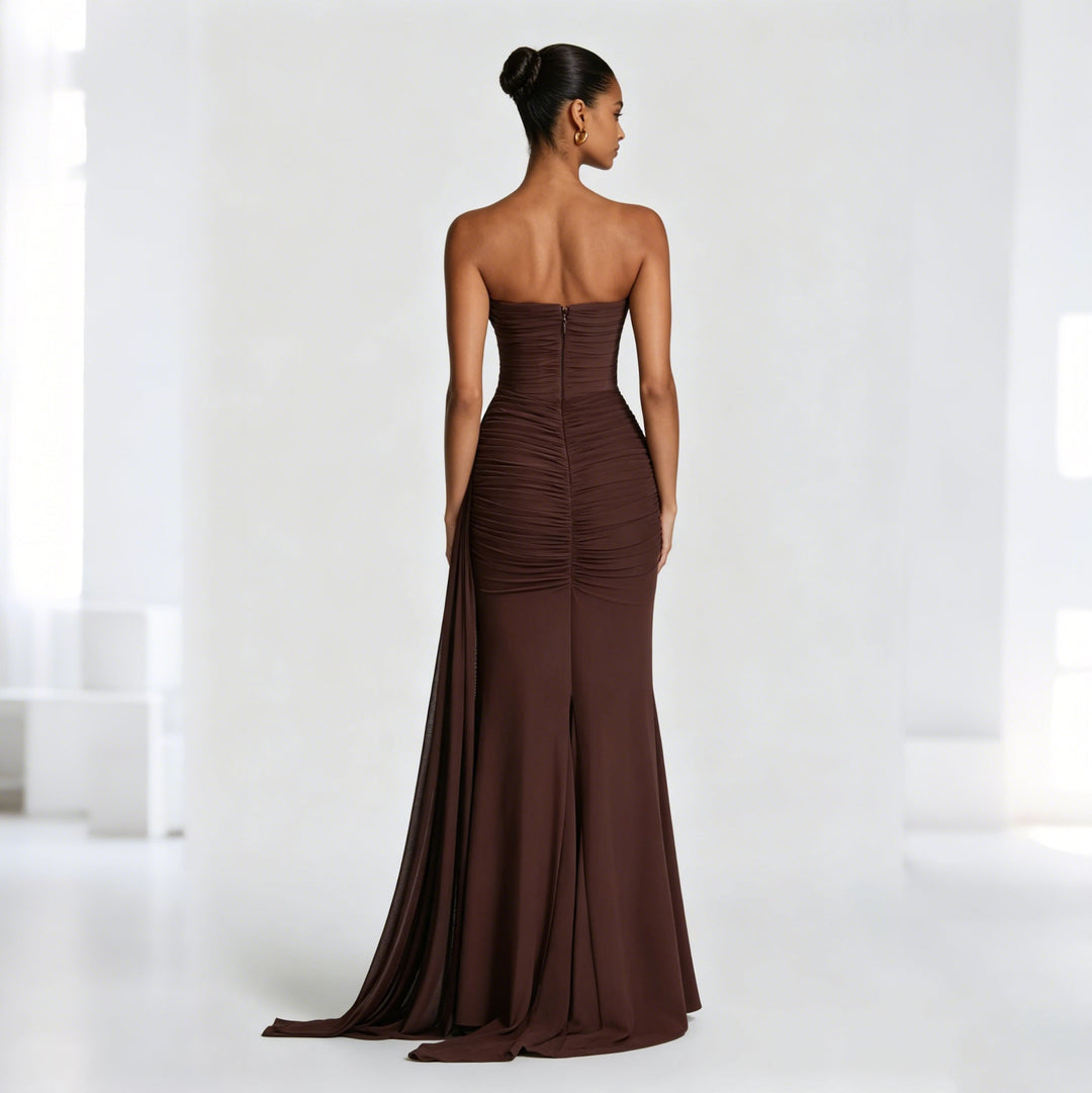Damen Elegantes und figurbetontes Abendkleid mit asymmetrischen Drapierungen Drune