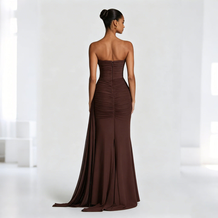 Damen Elegantes und figurbetontes Abendkleid mit asymmetrischen Drapierungen Drune