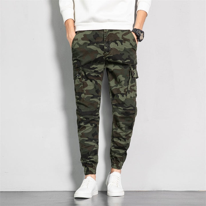 Herren Camouflage-Cargo-Jogginghose im tapered Schnitt mit elastischem Bund, Utility‑Taschen & gerippten Knöchelbündchen Drune
