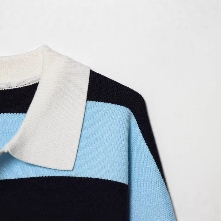 Damen gestreifter kurzer Rugby-Strickpullover mit offenem V-Ausschnitt und Hemdkragen Drune