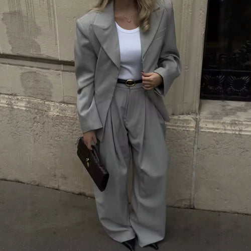 Damen Oversize Zweiteiler: Boxy Blazer und weite Bundfaltenhose Drune