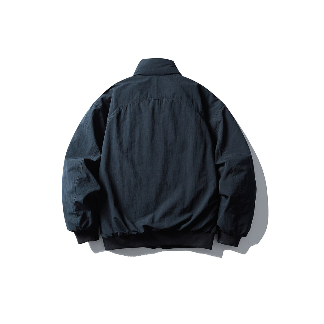 Herren Boxy-Utility-Bomberjacke mit hohem Stehkragen, verdeckter Frontblende und Zip-Brusttasche Drune