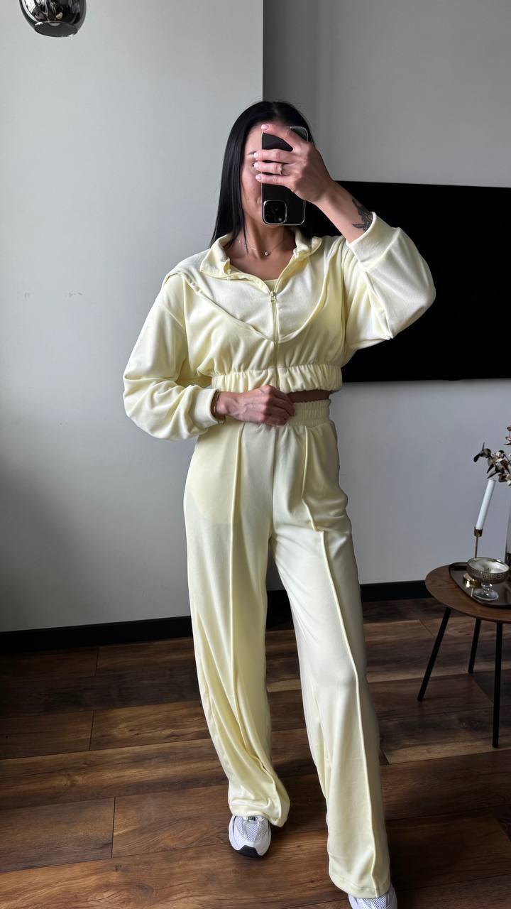 Damen Loungewear-Set aus luxuriösem Velours mit cropped Jacke und weiter Hose Drune