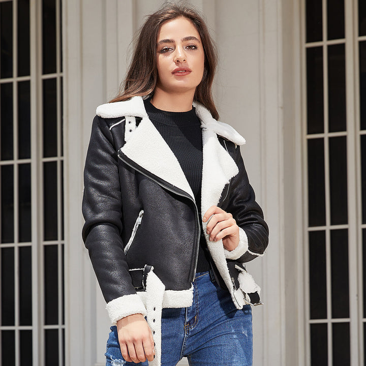 Damen modische Lammfelljacke mit asymmetrischem Reißverschluss und Taillengürtel Drune
