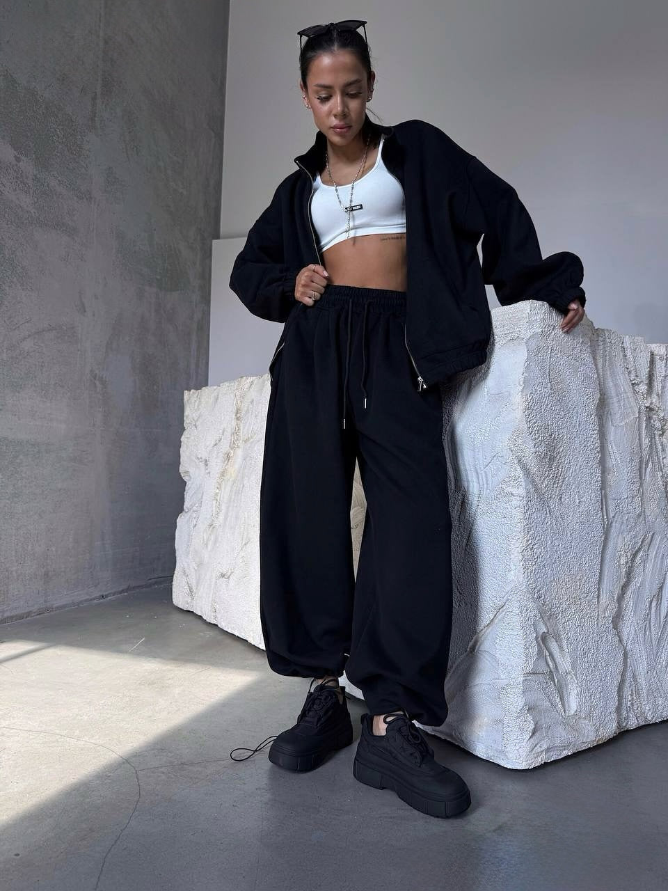 Damen lässiger Freizeitanzug mit oversized Jacke und weitem Bund Drune