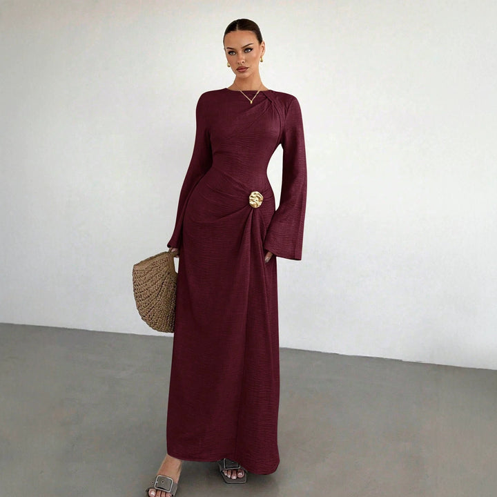 Damen Maxikleid mit Drapierter Taille, langen Glockenärmeln und Zierbrosche Drune
