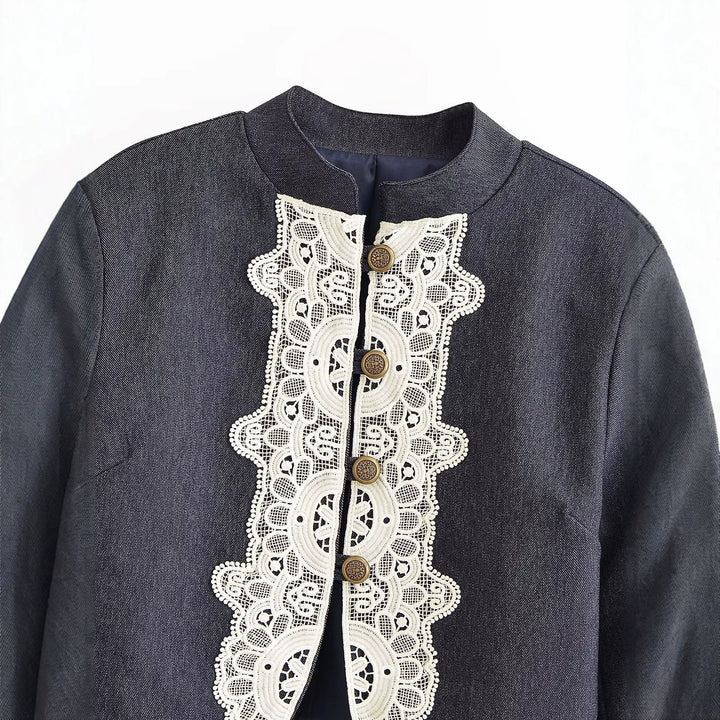 Damen Kurzblazer im Bolero‑Schnitt mit Spitzenbesatz und dekorativen Knöpfen Drune