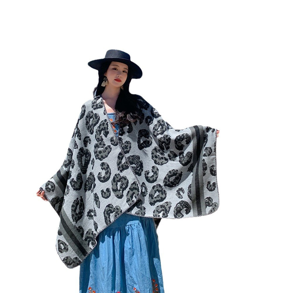 Damen Oversize‑Poncho im Strick‑Wollmix mit Leo‑Jacquard und V‑Ausschnitt Drune