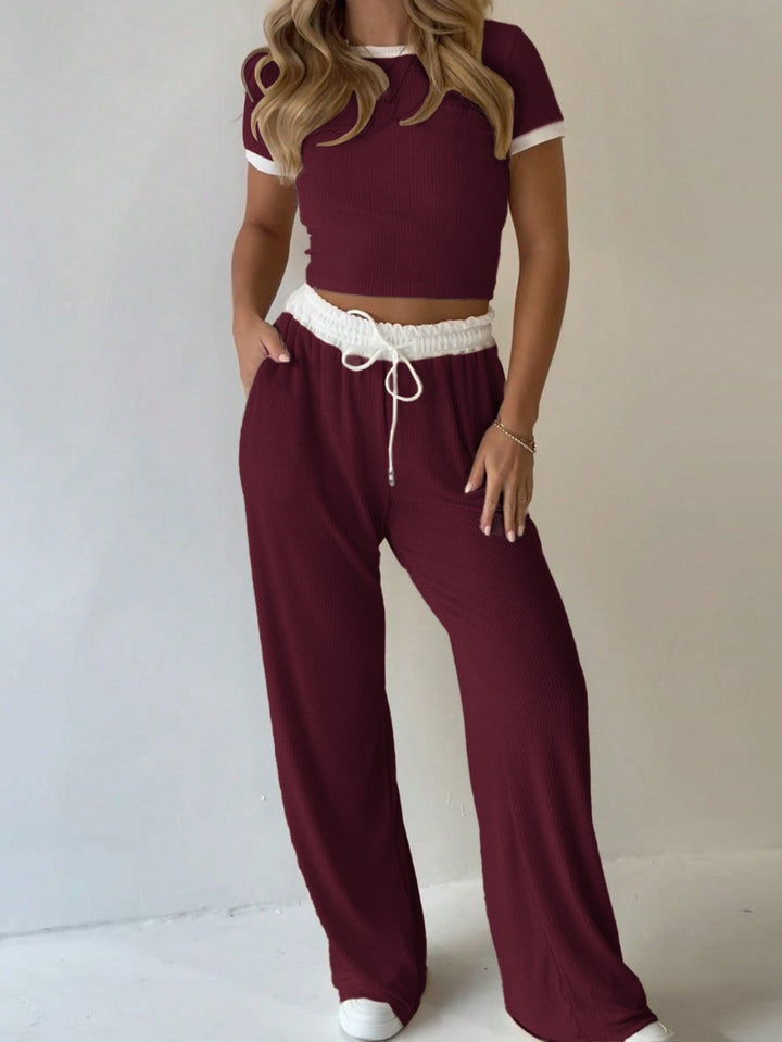 Damen lässiges zwei-teiliges Freizeit-Set mit cropped T-Shirt und weiten Hose Drune