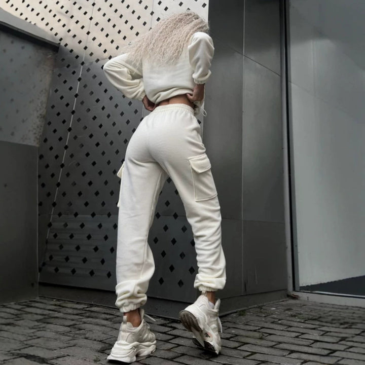 Damen sportlich-elegantes Lounge-Set aus schwerem Baumwollfleece mit Stehkragen, Kängurutasche und Cargo-Beintasche Drune