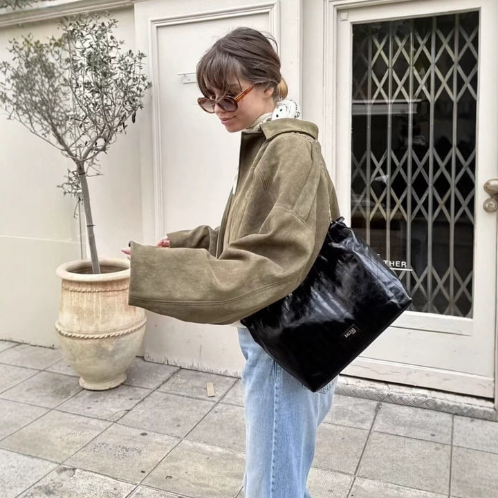 Damen Kurzjacke im Oversize‑Schnitt aus Wildleder‑Optik mit ballonförmigem Saum und Schulterpatten Drune