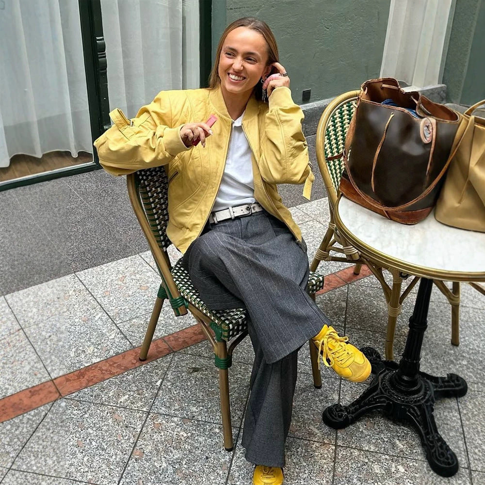Damen Kurz‑Bomberjacke im Boxy‑Cut mit markanten Nahtdetails, Reißverschlusstaschen und gerippten Bündchen Drune