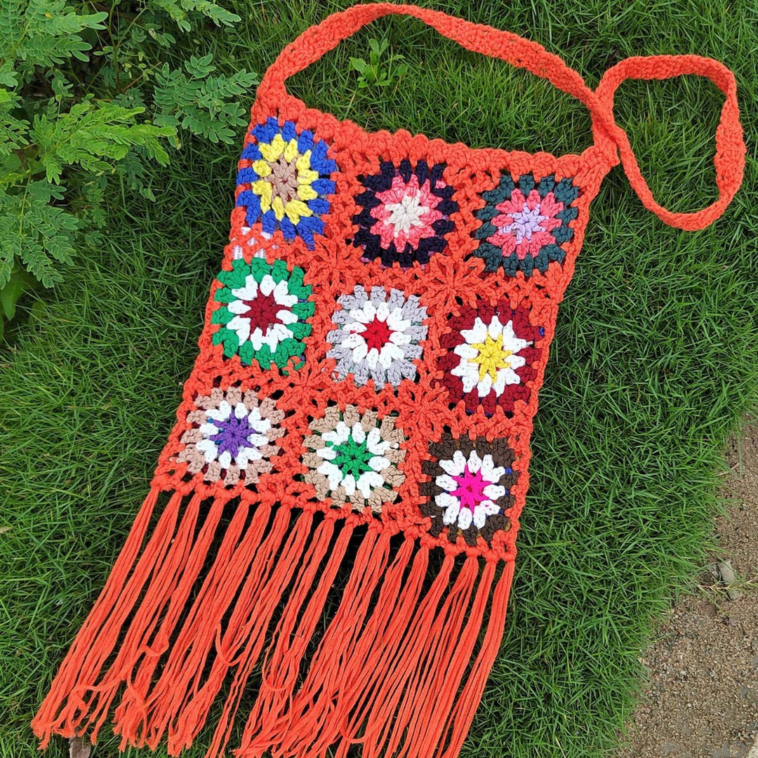 Damen gehäkelte Umhängetasche mit bunten Blumenmustern und Fransen Drune