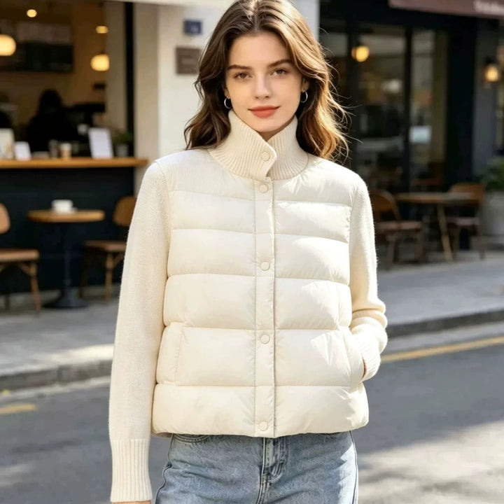 Damen Kurz gefütterte Steppjacke mit gestrickten Ärmeln und Rippkragen Drune