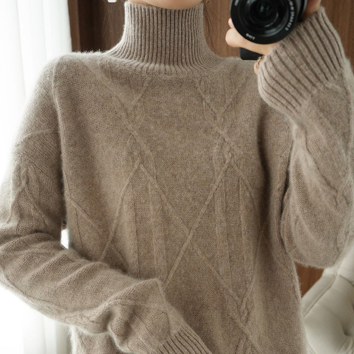 Damen Weicher Mohair‑Look Pullover mit hohem Rippkragen, Zopfmotiv und kastiger Oversize‑Passform Drune