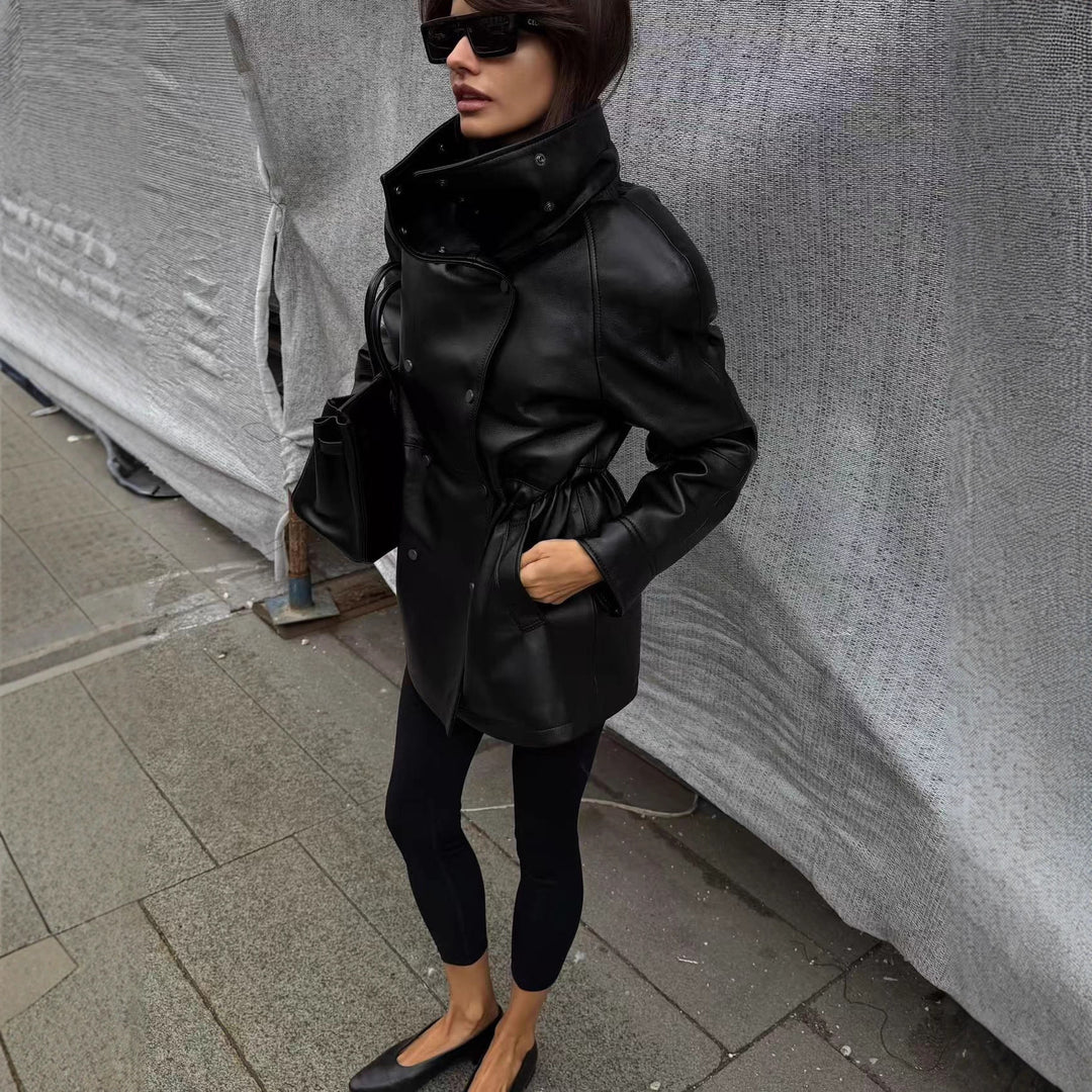 Damen Regenjacke aus Lederoptik mit hohem Stehkragen, Taillenzug und Druckknopffront Drune