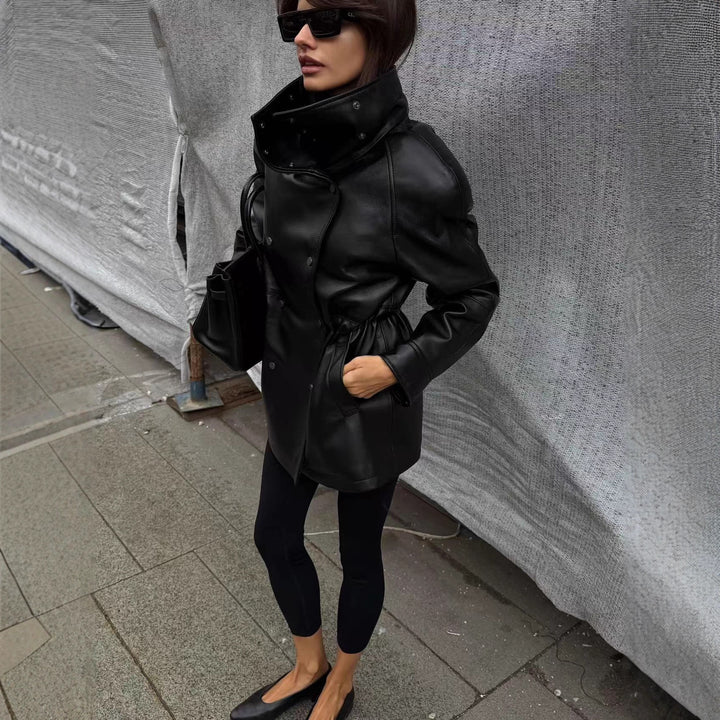 Damen Regenjacke aus Lederoptik mit hohem Stehkragen, Taillenzug und Druckknopffront Drune