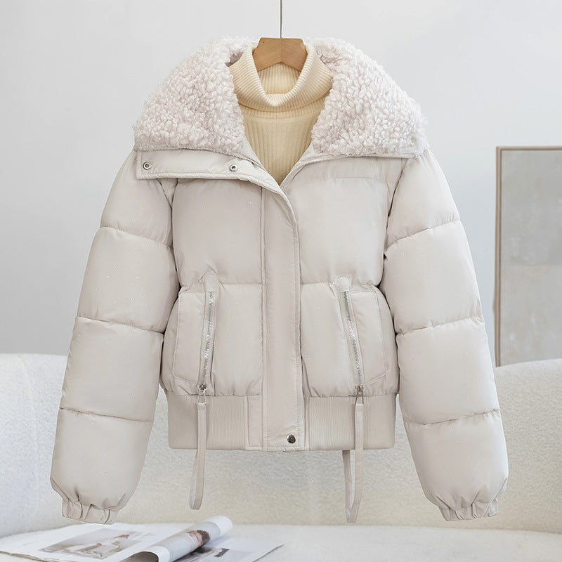 Damen Kurz geschnittene Pufferjacke mit Teddykragen, Reißverschlusstaschen und Rippbündchen Drune